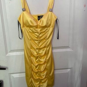 yellow dress